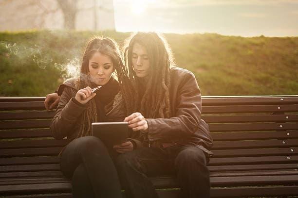 Felrobbant E Cigi Kockázatai és Felrobbant E Cigi Megelőzése a Biztonságos Használatért