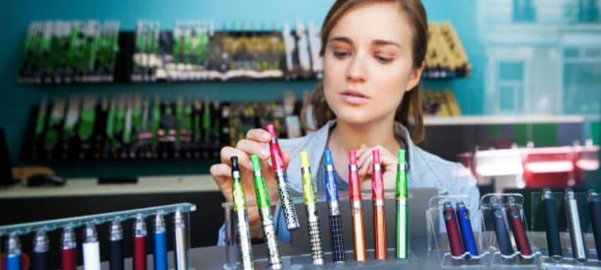 Az e cigi és az e cigi füst hatásai a modern dohányzás világában