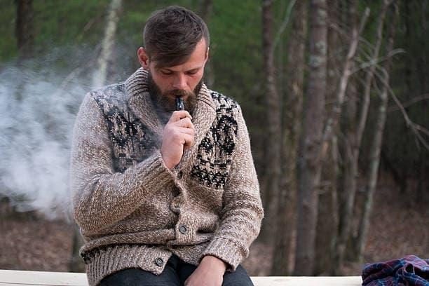 Vita és megoldások az elektromos cigi betiltása kapcsán Magyarországon 2025-ben